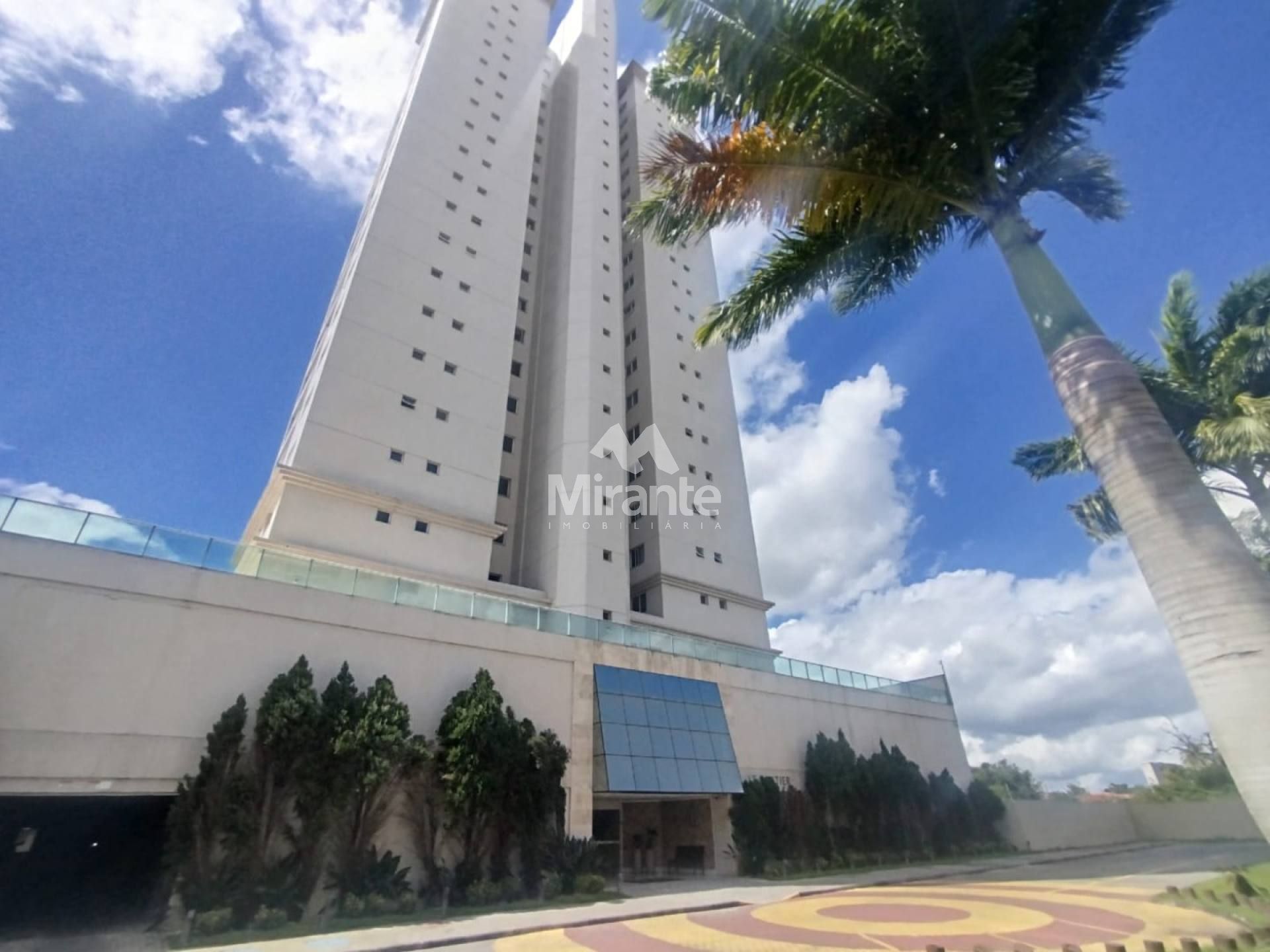 Apartamento Para Alugar com 3 quartos sendo 1 suíte no bairro Santa Mônica em Feira De Santana