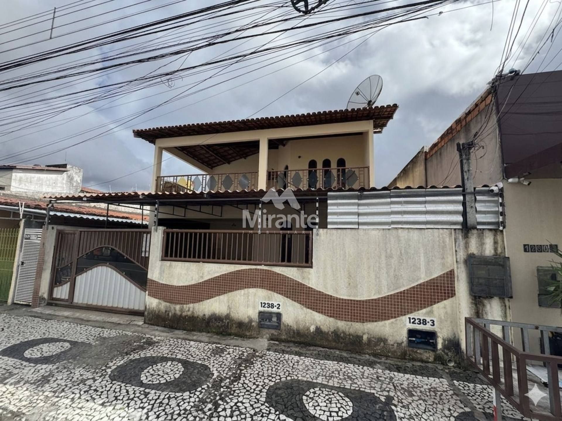 Casa Para Alugar com 3 quartos sendo 1 suíte no bairro Brasília em Feira De Santana