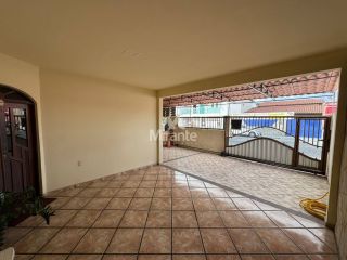 Casa Para Alugar com 3 quartos sendo 1 suíte no bairro Brasília em Feira De Santana