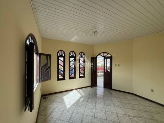 Casa Para Alugar com 3 quartos sendo 1 suíte no bairro Brasília em Feira De Santana