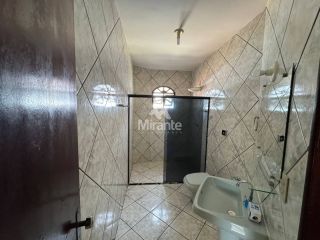 Casa Para Alugar com 3 quartos sendo 1 suíte no bairro Brasília em Feira De Santana