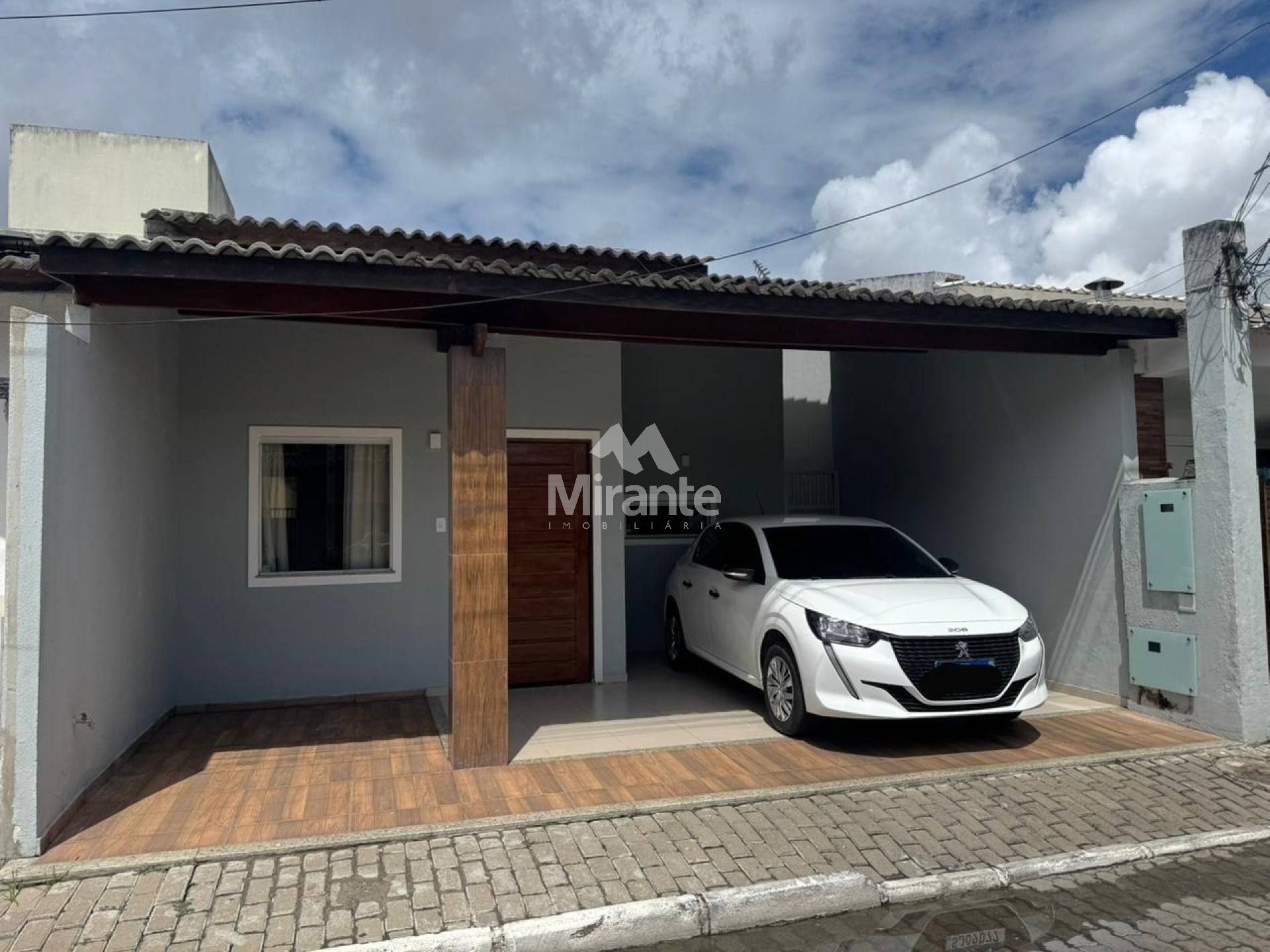 Casa de Condomínio Para Vender com 3 quartos sendo 1 suíte no bairro 35 BI em Feira De Santana