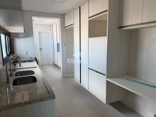 Apartamento Para Alugar com 3 quartos sendo 3 suítes no bairro Santa Mônica em Feira De Santana