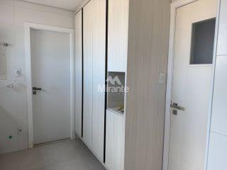 Apartamento Para Alugar com 3 quartos sendo 3 suítes no bairro Santa Mônica em Feira De Santana