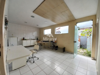 Casa Para Vender com 4 quartos em um terreno de 1.400m² no bairro Santa Mônica em Feira De Santana