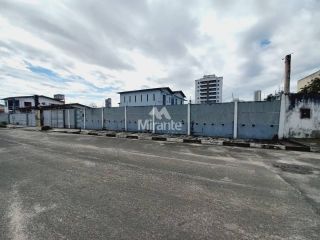 Casa Para Vender com 4 quartos em um terreno de 1.400m² no bairro Santa Mônica em Feira De Santana