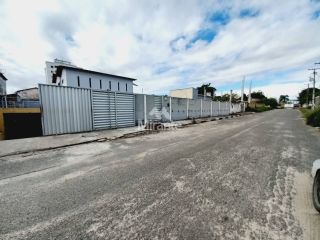 Casa Para Vender com 4 quartos em um terreno de 1.400m² no bairro Santa Mônica em Feira De Santana