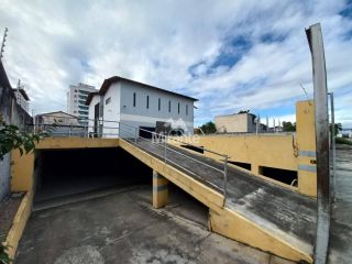 Casa Para Vender com 4 quartos em um terreno de 1.400m² no bairro Santa Mônica em Feira De Santana