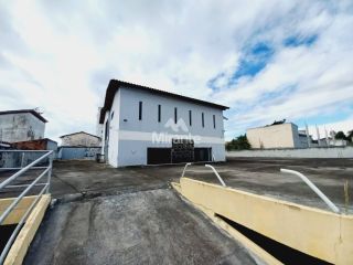 Casa Para Vender com 4 quartos em um terreno de 1.400m² no bairro Santa Mônica em Feira De Santana