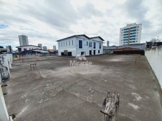 Casa Para Vender com 4 quartos em um terreno de 1.400m² no bairro Santa Mônica em Feira De Santana