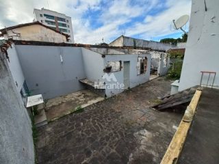 Casa Para Vender com 4 quartos em um terreno de 1.400m² no bairro Santa Mônica em Feira De Santana