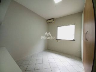 Casa de Condomínio Para Vender com 3 quartos sendo 1 suíte no bairro Santa Mônica em Feira De Santana