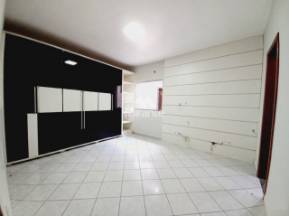 Casa de Condomínio Para Vender com 3 quartos sendo 1 suíte no bairro Santa Mônica em Feira De Santana