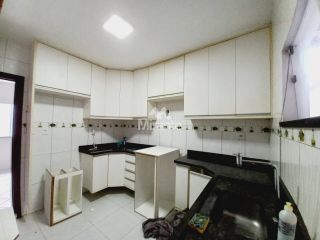 Casa de Condomínio Para Vender com 3 quartos sendo 1 suíte no bairro Santa Mônica em Feira De Santana