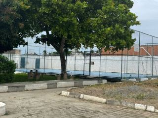 Casa de Condomínio Para Vender com 6 quartos sendo 3 suítes no bairro Parque Ipê em Feira De Santana
