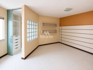 Casa de Condomínio Para Vender com 6 quartos sendo 3 suítes no bairro Parque Ipê em Feira De Santana