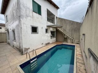 Casa de Condomínio Para Vender com 6 quartos sendo 3 suítes no bairro Parque Ipê em Feira De Santana
