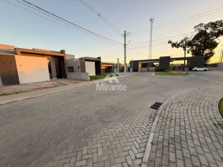 Casa de Condomínio Para Vender com 3 quartos  sendo 3 suítes no bairro Registro em Feira De Santana