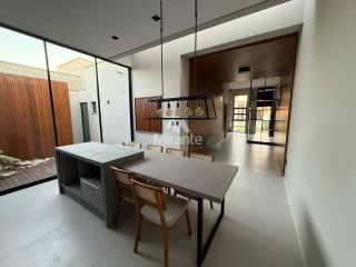 Casa de Condomínio Para Vender com 3 quartos  sendo 3 suítes no bairro Registro em Feira De Santana