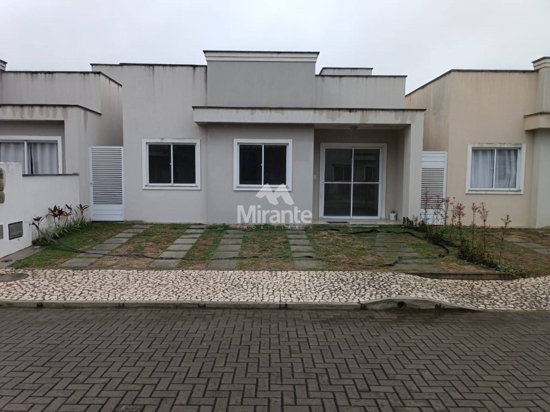 Casa de Condomínio Para Alugar com 3 quartos sendo 1 suíte no bairro Sim em Feira De Santana