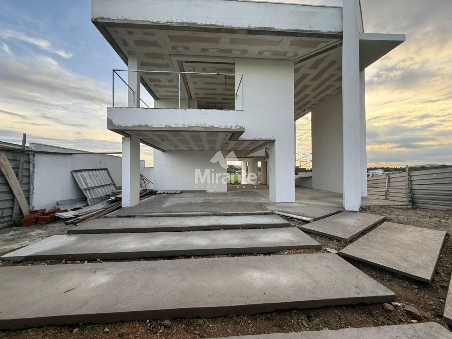 Casa de Condomínio Para Vender com 3 quartos sendo 3 suítes no bairro Novo Horizonte em Feira De Santana