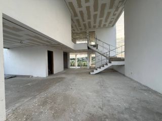 Casa de Condomínio Para Vender com 3 quartos sendo 3 suítes no bairro Novo Horizonte em Feira De Santana