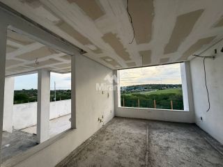 Casa de Condomínio Para Vender com 3 quartos sendo 3 suítes no bairro Novo Horizonte em Feira De Santana