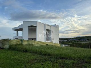Casa de Condomínio Para Vender com 3 quartos sendo 3 suítes no bairro Novo Horizonte em Feira De Santana