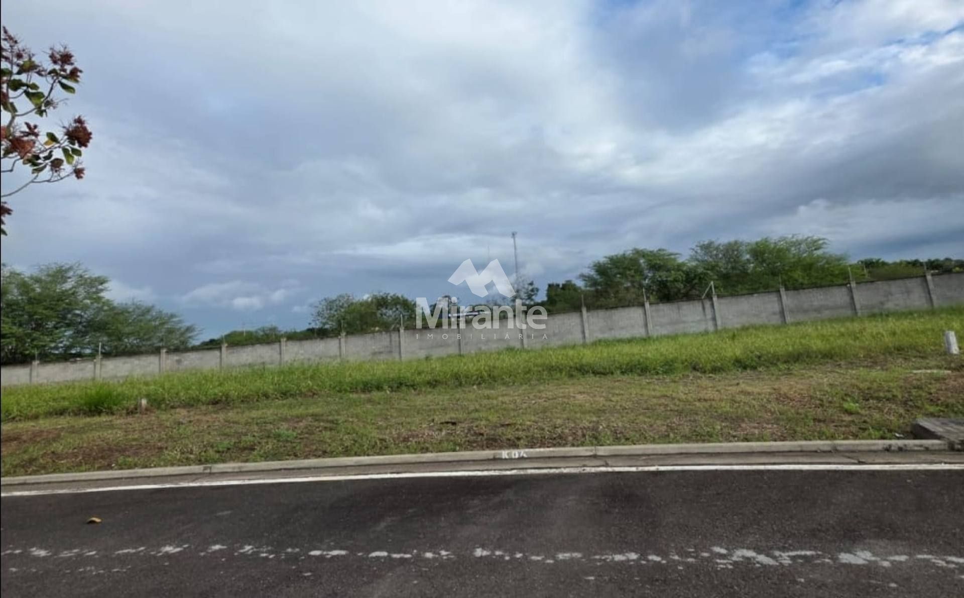 Lote / Terreno de Condomínio Para Vender no Alphaville em Feira De Santana