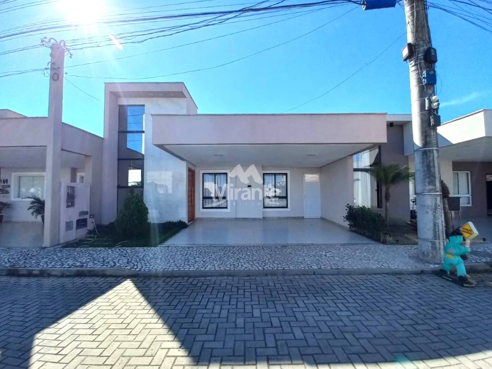 Casa de Condomínio Para Alugar, Mobiliada, com 3 quartos sendo 1 suítes no bairro Sim em Feira De Santana