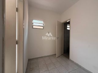 Casa Para Alugar com 3 quartos sendo 1 suíte no bairro Santa Mônica em Feira De Santana