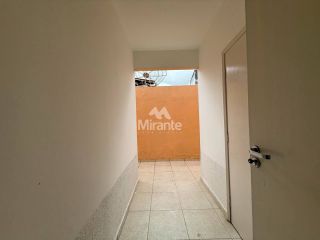 Casa Para Alugar com 3 quartos sendo 1 suíte no bairro Santa Mônica em Feira De Santana