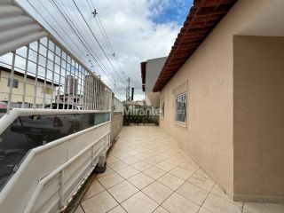 Casa Para Alugar com 3 quartos sendo 1 suíte no bairro Santa Mônica em Feira De Santana