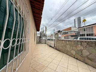 Casa Para Alugar com 3 quartos sendo 1 suíte no bairro Santa Mônica em Feira De Santana