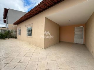 Casa Para Alugar com 3 quartos sendo 1 suíte no bairro Santa Mônica em Feira De Santana
