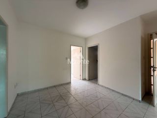 Casa Para Alugar com 3 quartos sendo 1 suíte no bairro Santa Mônica em Feira De Santana