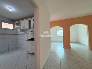 Casa Para Alugar com 3 quartos sendo 1 suíte no bairro Santa Mônica em Feira De Santana