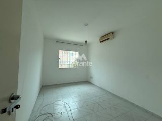Casa Para Alugar com 3 quartos sendo 1 suíte no bairro Santa Mônica em Feira De Santana