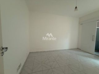 Casa Para Alugar com 3 quartos sendo 1 suíte no bairro Santa Mônica em Feira De Santana