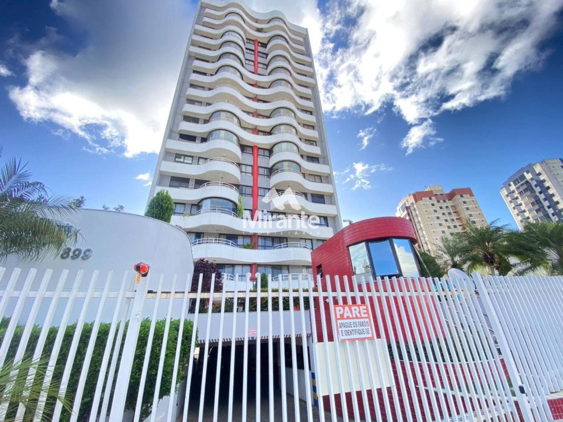 Apartamento Para Alugar com 3 quartos sendo 1 suíte no bairro Ponto Central em Feira De Santana