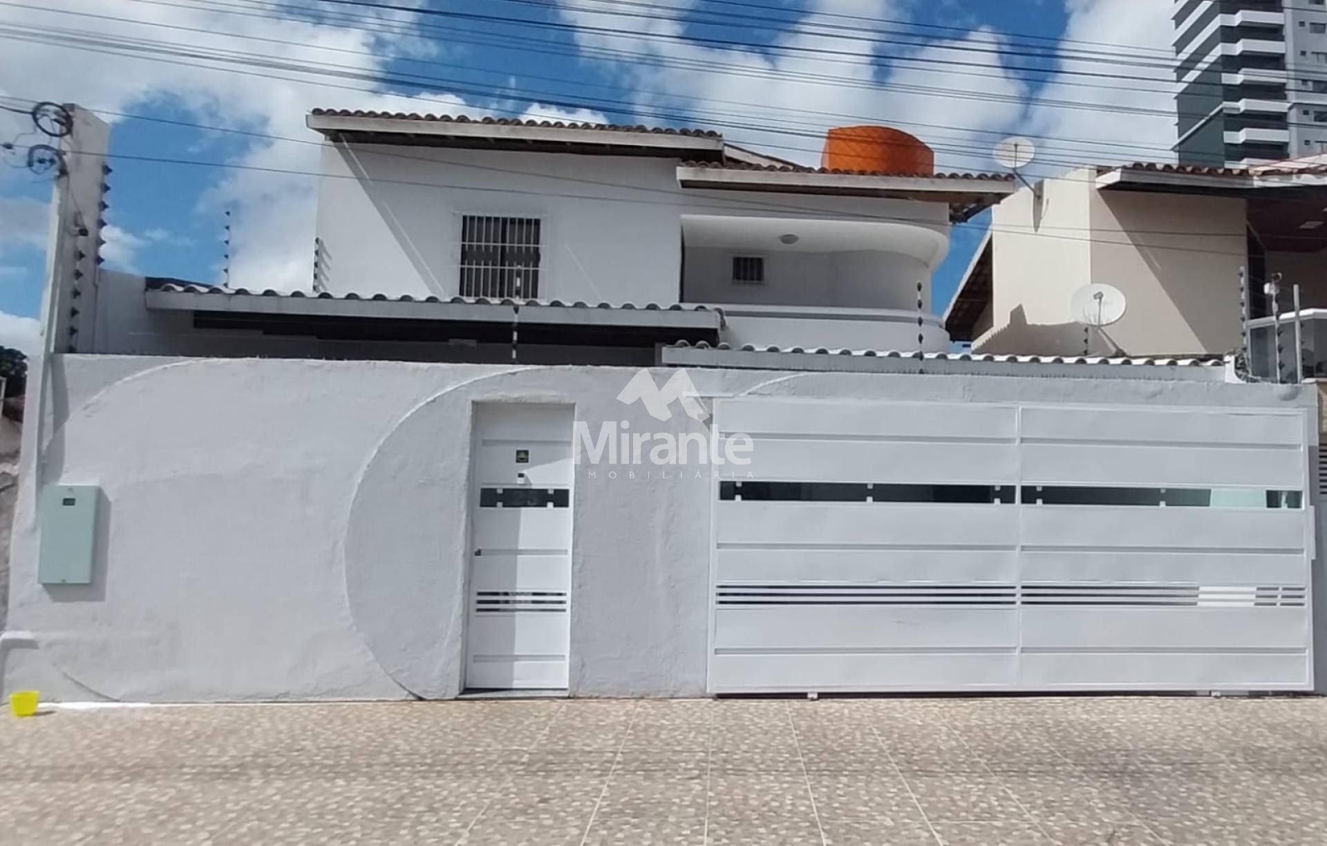 Casa Para Vender com 3 quartos sendo 2 suítes no bairro Santa Mônica em Feira De Santana