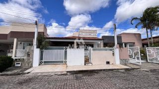 Casa de Condomínio Para Vender com 3 quartos sendo 1 suíte no bairro Muchila em Feira De Santana