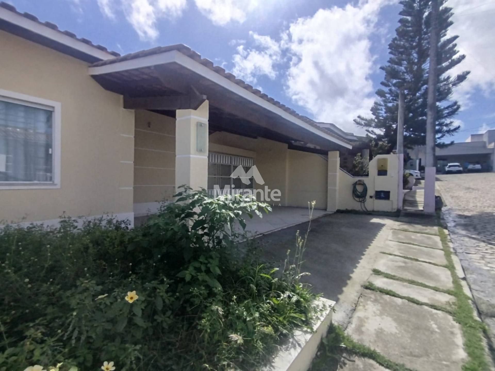 Casa de Condomínio Para Vender com 2 quartos sendo 1 suíte no bairro vila olimpia em Feira De Santana