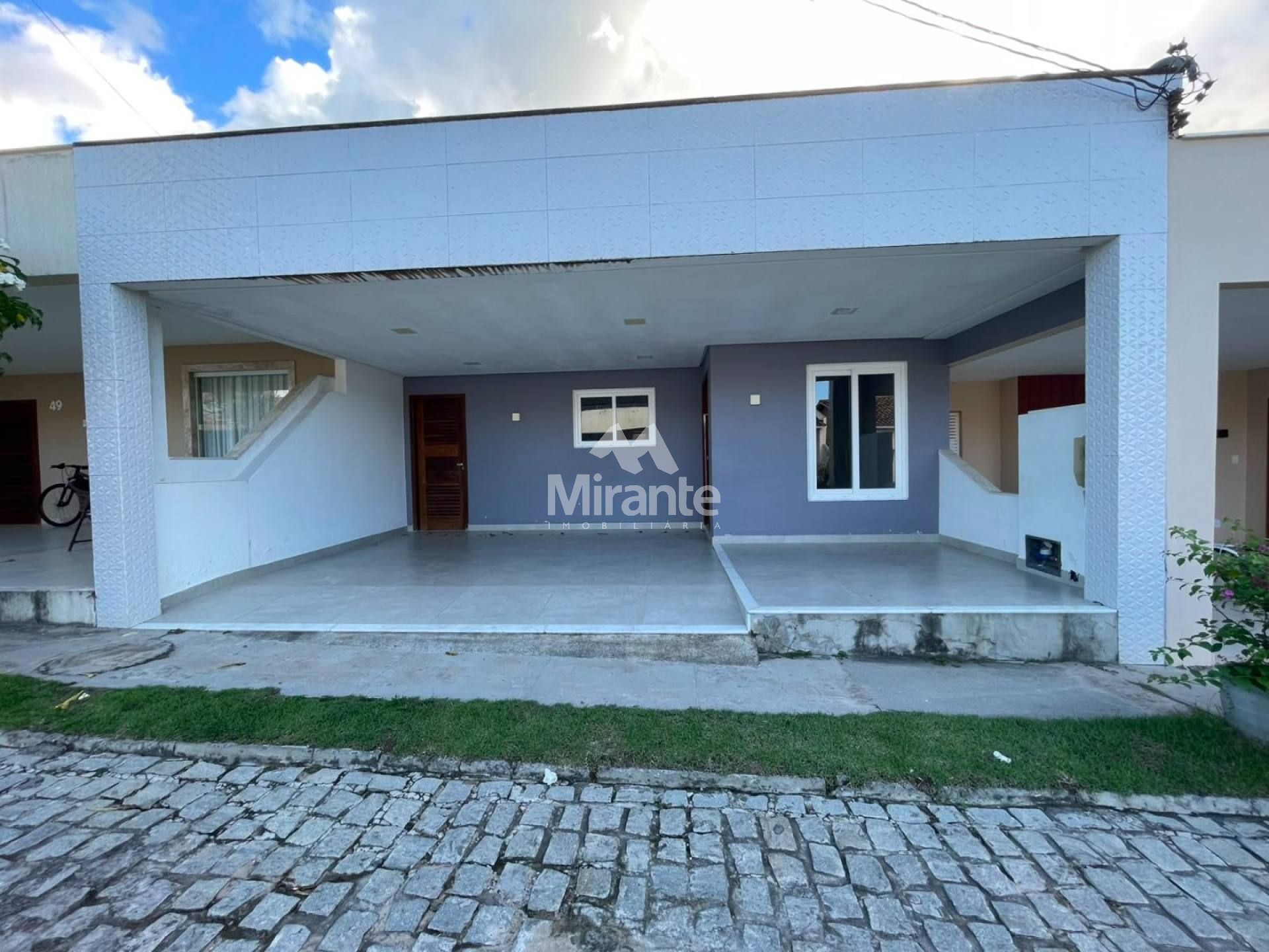 Casa de Condomínio Para Alugar com 3 quartos sendo 2 suítes no bairro Sim em Feira De Santana