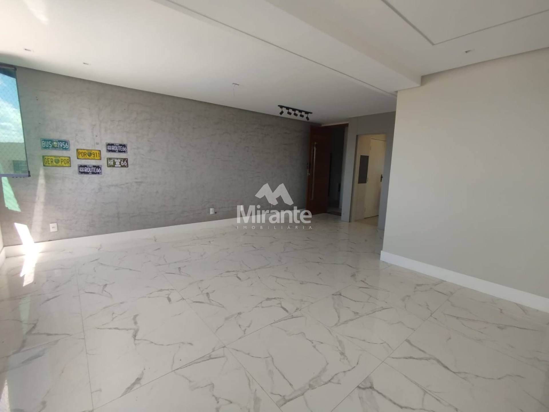 Apartamento Para Alugar com 3 quartos sendo 1 suíte no bairro Muchila em Feira De Santana