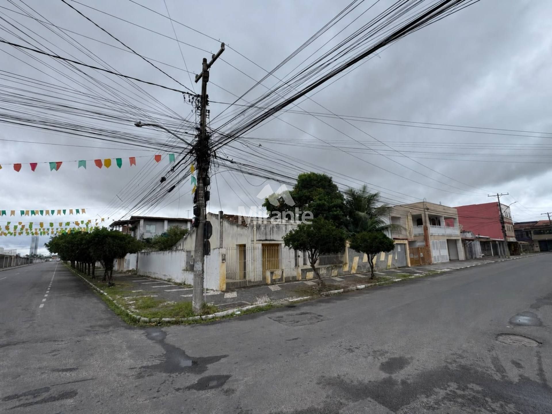 Casa Para Vender no bairro Ponto Central em Feira De Santana