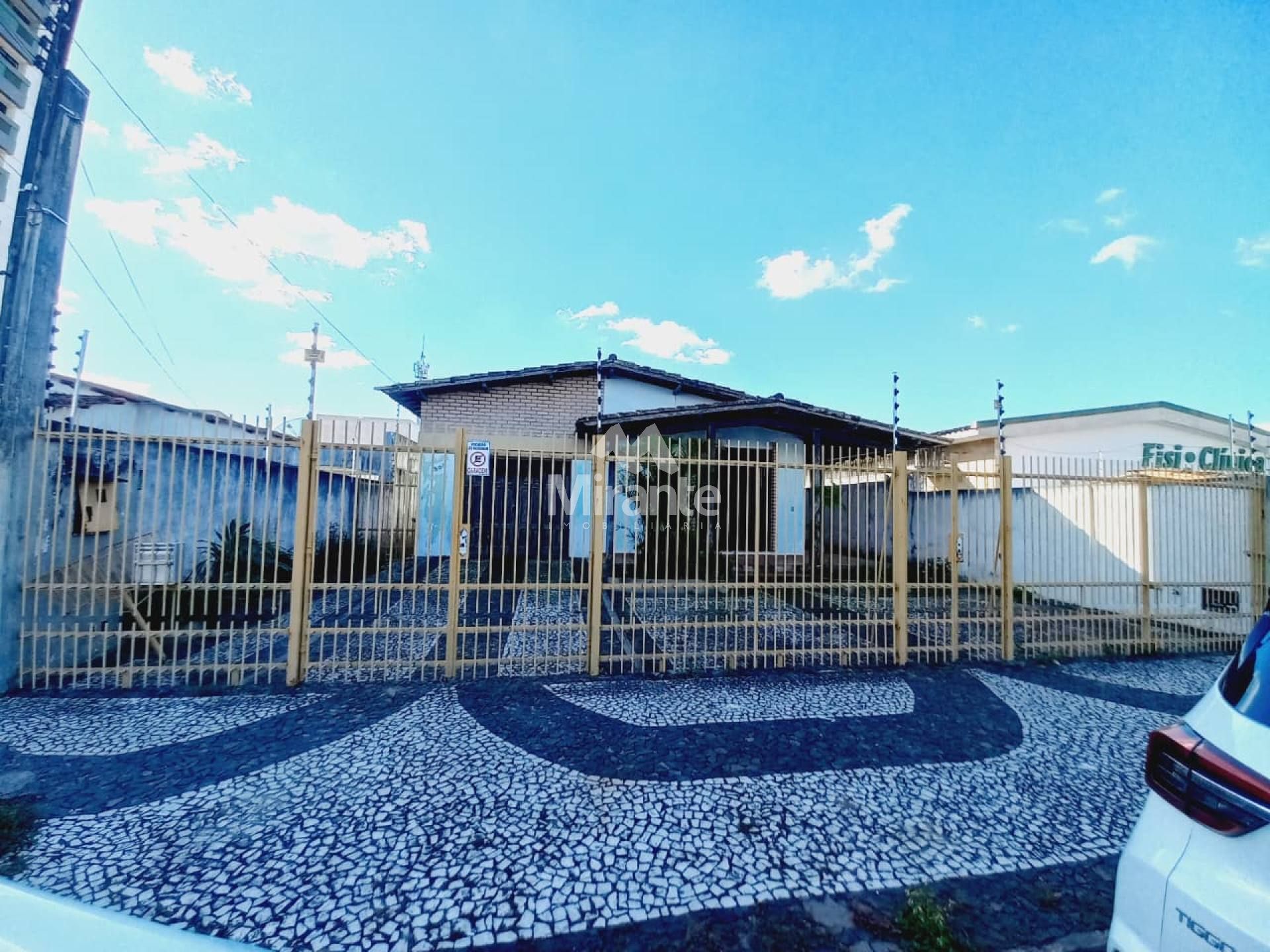 Casa Para Vender com 3 quartos sendo 1 suíte no bairro Centro em Feira De Santana
