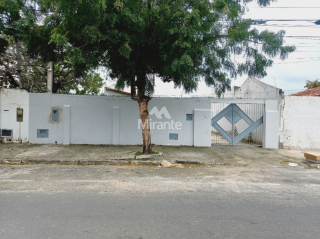 Casa Para Alugar com 4 quartos sendo 1 suíte no bairro Ponto Central em Feira De Santana