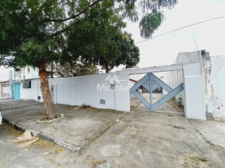 Casa Para Alugar com 4 quartos sendo 1 suíte no bairro Ponto Central em Feira De Santana