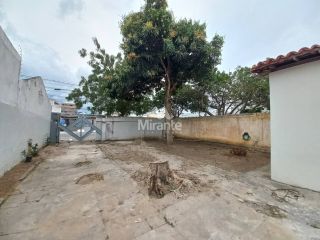 Casa Para Alugar com 4 quartos sendo 1 suíte no bairro Ponto Central em Feira De Santana